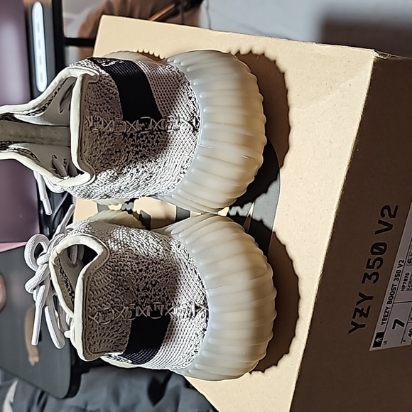 Yeezy 350, size 7, Slate - Picture 3 of 4